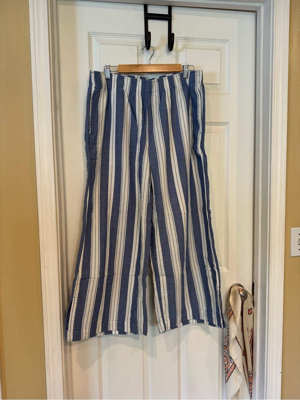 Old Navy Blue and White Striped Wide-Leg Pants